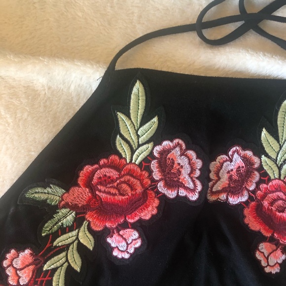 🌹Rose Embroidered Set🌹 - Picture 3 of 6
